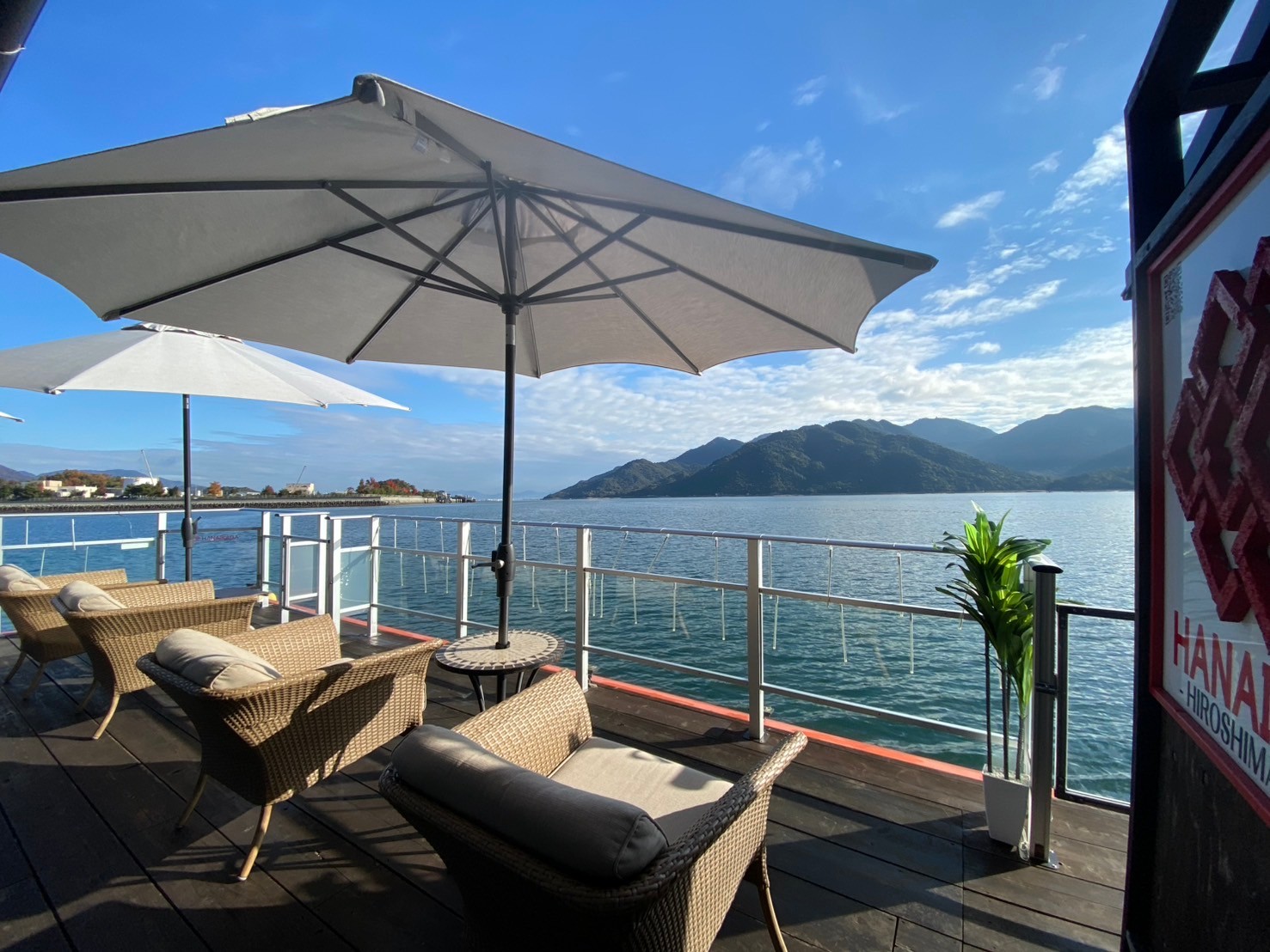 穏やかな時間を宮島の海で——海上レストラン「HANAIKADA」で過ごす